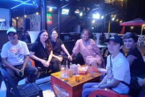 guests in kwiky mart