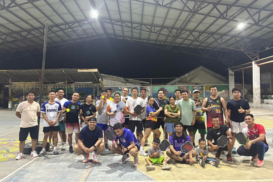 local people playing pickleball in gensan