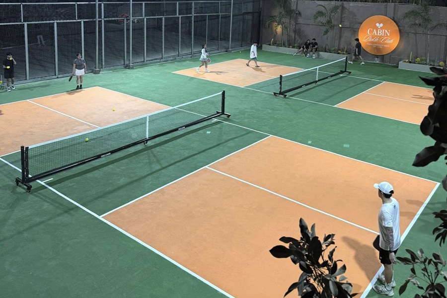 people playing pickleball in the cabin brewery