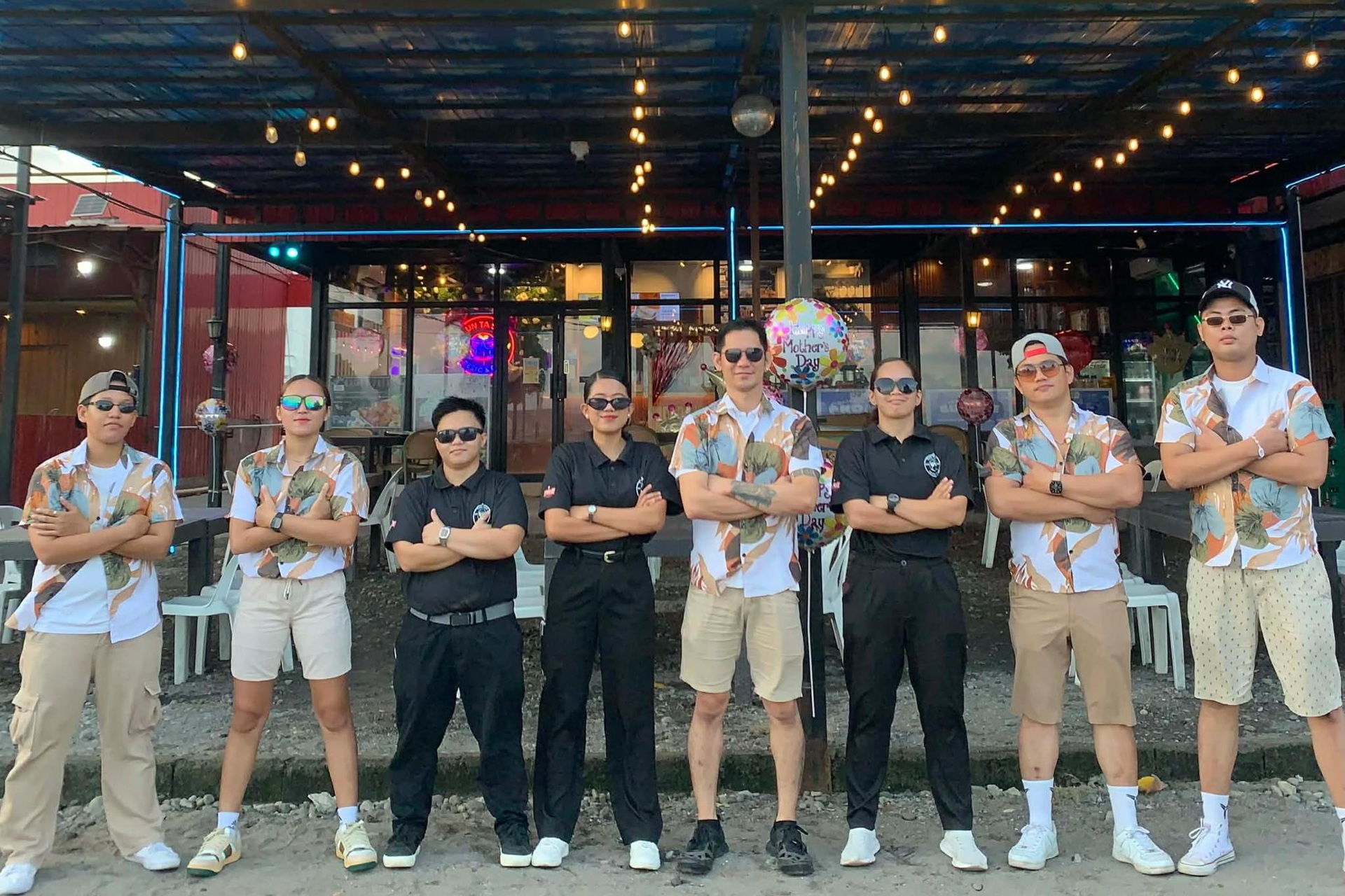 working crew in fun ta see restaurant