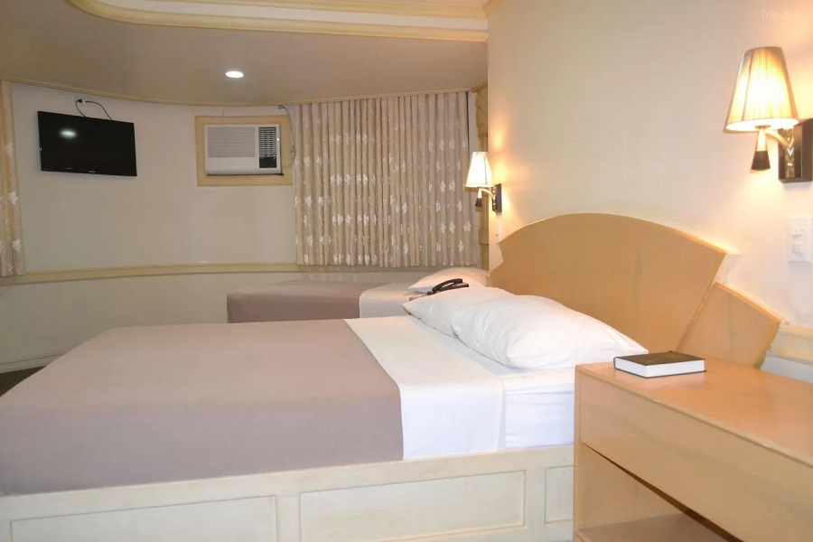 room in phela grande hotel